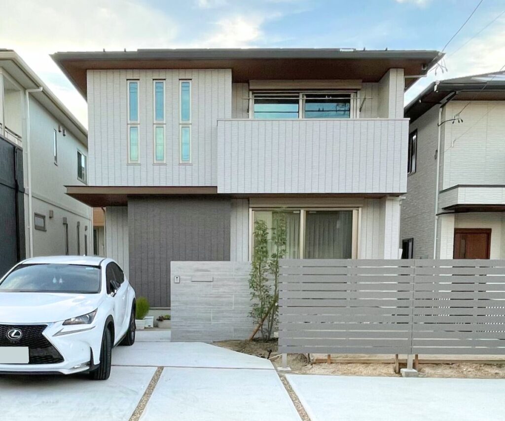 名古屋市東区で人気の施工プラン・施工例、この低価格で施工ができます。目線を遮るセミクローズ外構の新築外構工事