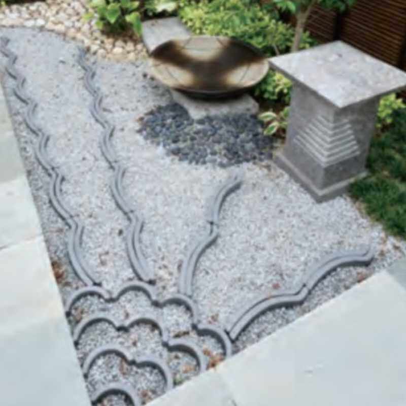 オンリーワンクラブのファサード装飾：三州瓦 遊瓦