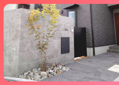 木目のアイテムで統一された門周りの外構デザインの画像|新築外構工事・造成・お庭工事なら！愛知（名古屋市）・岐阜・三重・大阪・兵庫・東京・神奈川・埼玉・千葉・福岡を中心に全国対応のエクステリア専門業者smart(スマート)