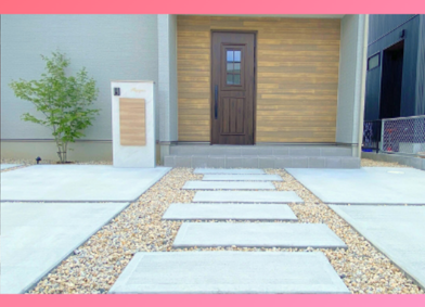 シンプルモダンなアプローチの外構デザインの画像|外構smart(スマート)は愛知（名古屋市）・岐阜・三重・大阪・兵庫・東京・神奈川・埼玉・千葉・福岡を中心に全国対応でトップクラスの安さとデザインで新築外構工事を手掛けます