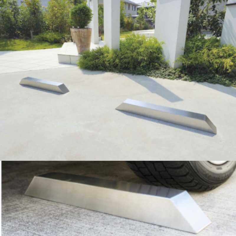 オンリーワンクラブの車止め：ルナーノ